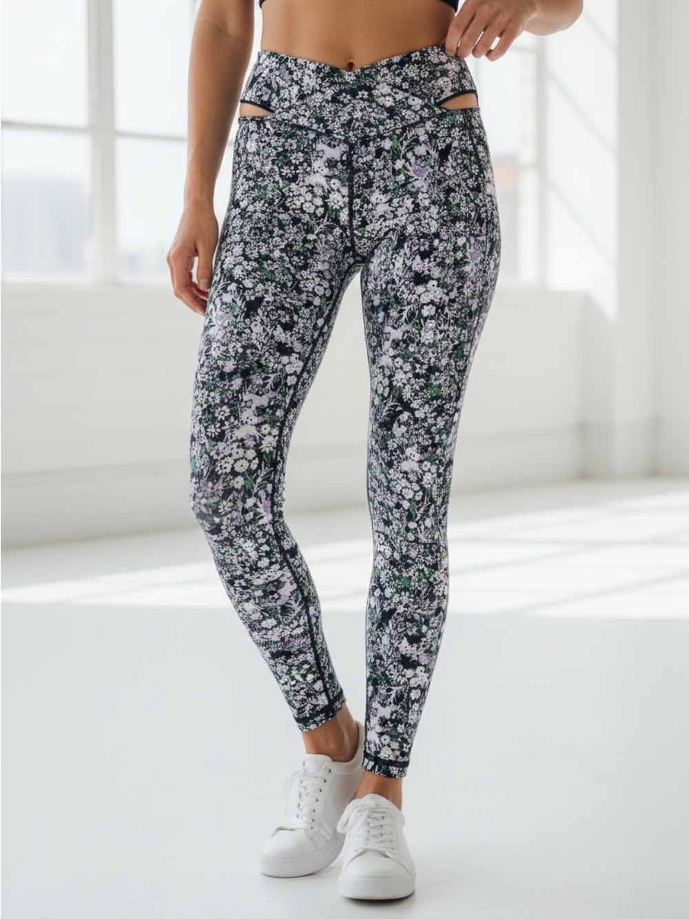 NWOT Aerie Floral Crossover Leggings